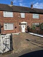 Airport House - Long Stays, Near Hospital!