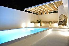 Natura Luxury Villas