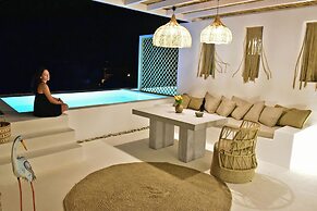Natura Luxury Villas