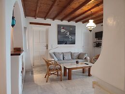 Ornos Beachside 2 Bd Stylish House