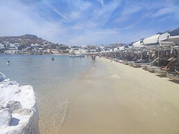 Ornos Beachside 2 Bd Stylish House