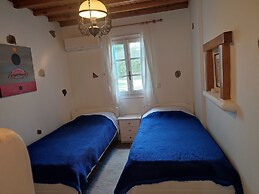 Ornos Beachside 2 Bd Stylish House