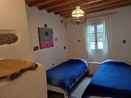 Ornos Beachside 2 Bd Stylish House