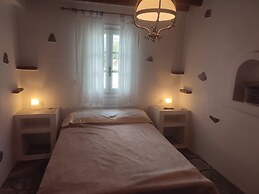 Ornos Beachside 2 Bd Stylish House