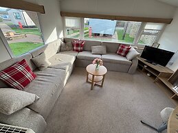 Cozy Coastal Caravan in Eyemouth