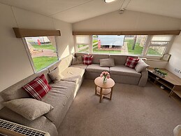 Cozy Coastal Caravan in Eyemouth