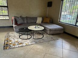 Fourways Luxury 5-Bed Home