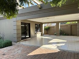Fourways Luxury 5-Bed Home