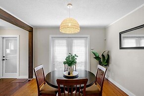 House on 6th- 3 Bed/2 Bath Home Located a Short Drive to Downtown Gulf