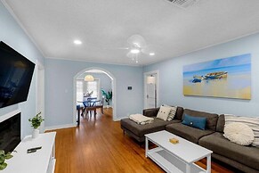 House on 6th- 3 Bed/2 Bath Home Located a Short Drive to Downtown Gulf
