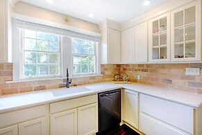 House on 6th- 3 Bed/2 Bath Home Located a Short Drive to Downtown Gulf