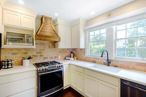 House on 6th- 3 Bed/2 Bath Home Located a Short Drive to Downtown Gulf