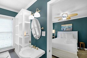 House on 6th- 3 Bed/2 Bath Home Located a Short Drive to Downtown Gulf