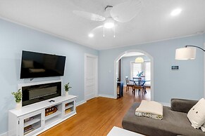 House on 6th- 3 Bed/2 Bath Home Located a Short Drive to Downtown Gulf