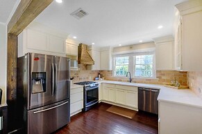 House on 6th- 3 Bed/2 Bath Home Located a Short Drive to Downtown Gulf