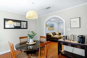 House on 6th- 3 Bed/2 Bath Home Located a Short Drive to Downtown Gulf
