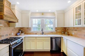 House on 6th- 3 Bed/2 Bath Home Located a Short Drive to Downtown Gulf