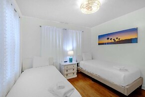 House on 6th- 3 Bed/2 Bath Home Located a Short Drive to Downtown Gulf