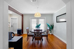 House on 6th- 3 Bed/2 Bath Home Located a Short Drive to Downtown Gulf