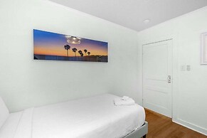 House on 6th- 3 Bed/2 Bath Home Located a Short Drive to Downtown Gulf