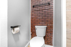 House on 6th- 3 Bed/2 Bath Home Located a Short Drive to Downtown Gulf