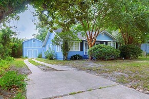 House on 6th- 3 Bed/2 Bath Home Located a Short Drive to Downtown Gulf