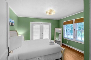 House on 6th- 3 Bed/2 Bath Home Located a Short Drive to Downtown Gulf