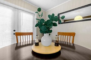 House on 6th- 3 Bed/2 Bath Home Located a Short Drive to Downtown Gulf