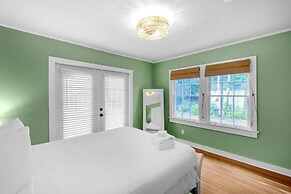 House on 6th- 3 Bed/2 Bath Home Located a Short Drive to Downtown Gulf