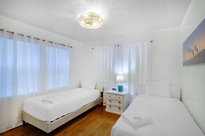 House on 6th- 3 Bed/2 Bath Home Located a Short Drive to Downtown Gulf