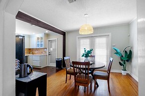 House on 6th- 3 Bed/2 Bath Home Located a Short Drive to Downtown Gulf