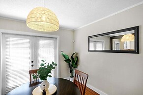 House on 6th- 3 Bed/2 Bath Home Located a Short Drive to Downtown Gulf