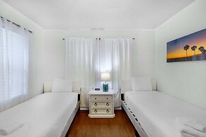 House on 6th- 3 Bed/2 Bath Home Located a Short Drive to Downtown Gulf