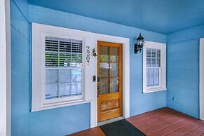 House on 6th- 3 Bed/2 Bath Home Located a Short Drive to Downtown Gulf