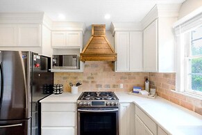 House on 6th- 3 Bed/2 Bath Home Located a Short Drive to Downtown Gulf