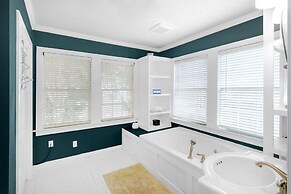 House on 6th- 3 Bed/2 Bath Home Located a Short Drive to Downtown Gulf