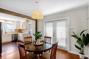 House on 6th- 3 Bed/2 Bath Home Located a Short Drive to Downtown Gulf