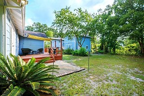 House on 6th- 3 Bed/2 Bath Home Located a Short Drive to Downtown Gulf