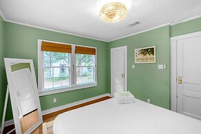 House on 6th- 3 Bed/2 Bath Home Located a Short Drive to Downtown Gulf