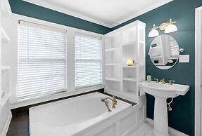 House on 6th- 3 Bed/2 Bath Home Located a Short Drive to Downtown Gulf