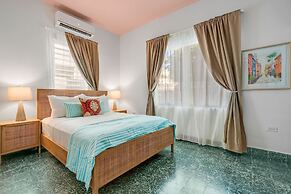 Chic Apartment Pool Parking in Central Condado