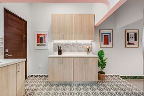 Chic Apartment Pool Parking in Central Condado