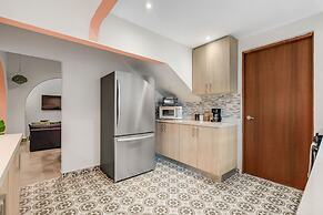 Chic Apartment Pool Parking in Central Condado