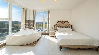 Gangneung Meerbrick Spa Pension