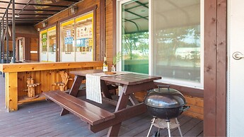 Gyeongju Beach Castle Pension