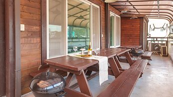 Gyeongju Beach Castle Pension