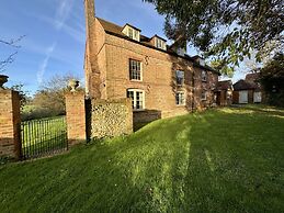 Huckleberry Farm - From 1000 Per Night