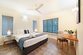 Cityside Hideaway Pool - Workstation - Markets