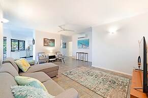 Cityside Hideaway Pool - Workstation - Markets