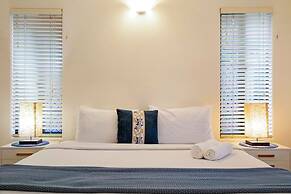 Cityside Hideaway Pool - Workstation - Markets